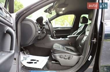 Внедорожник / Кроссовер Volkswagen Touareg 2016 в 