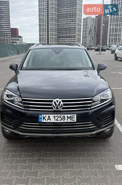 Позашляховик / Кросовер Volkswagen Touareg 2014 в 