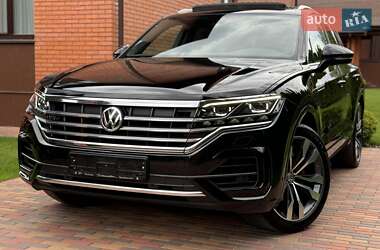 Внедорожник / Кроссовер Volkswagen Touareg 2019 в Киеве