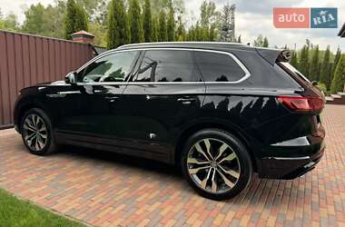 Внедорожник / Кроссовер Volkswagen Touareg 2019 в 