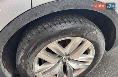 Внедорожник / Кроссовер Volkswagen Touareg 2019 в 