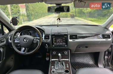 Внедорожник / Кроссовер Volkswagen Touareg 2012 в 