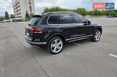 Внедорожник / Кроссовер Volkswagen Touareg 2017 в 