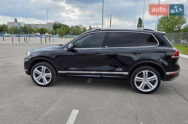 Внедорожник / Кроссовер Volkswagen Touareg 2017 в 
