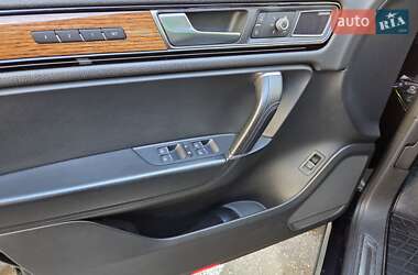 Внедорожник / Кроссовер Volkswagen Touareg 2017 в 