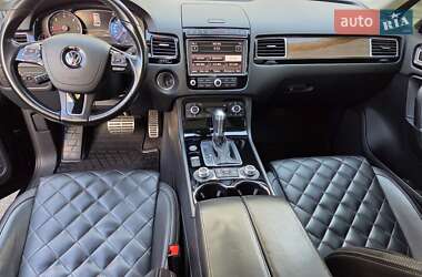 Внедорожник / Кроссовер Volkswagen Touareg 2017 в 