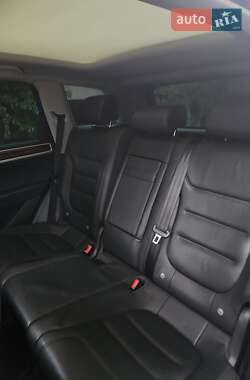 Позашляховик / Кросовер Volkswagen Touareg 2012 в 