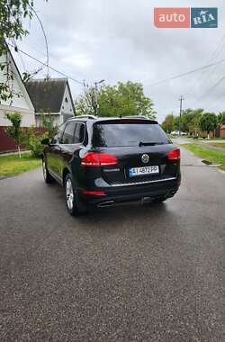 Позашляховик / Кросовер Volkswagen Touareg 2012 в 