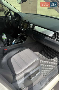 Внедорожник / Кроссовер Volkswagen Touareg 2010 в 