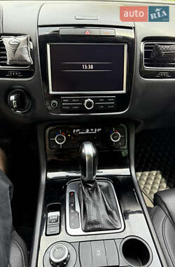 Внедорожник / Кроссовер Volkswagen Touareg 2010 в 