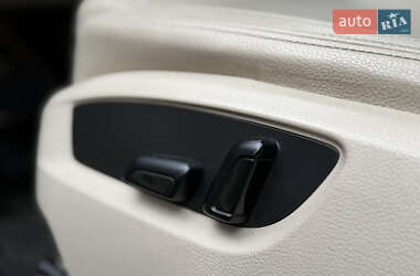 Позашляховик / Кросовер Volkswagen Touareg 2012 в 