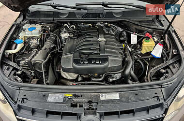 Внедорожник / Кроссовер Volkswagen Touareg 2010 в 