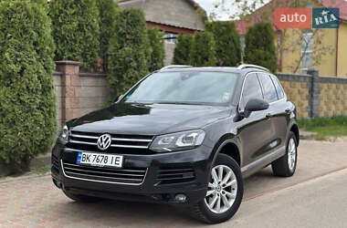 Внедорожник / Кроссовер Volkswagen Touareg 2012 в Ровно