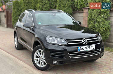 Позашляховик / Кросовер Volkswagen Touareg 2012 в Рівному