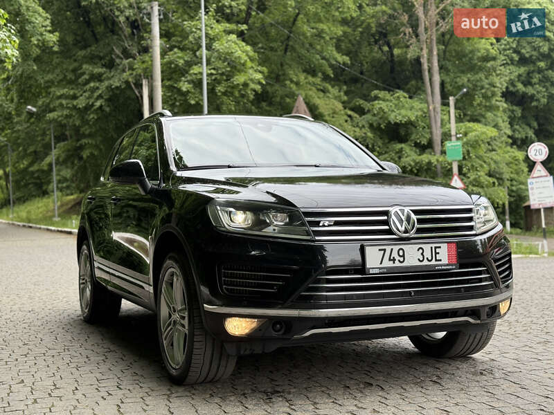 Внедорожник / Кроссовер Volkswagen Touareg 2017 в 
