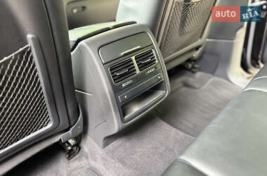 Внедорожник / Кроссовер Volkswagen Touareg 2017 в 