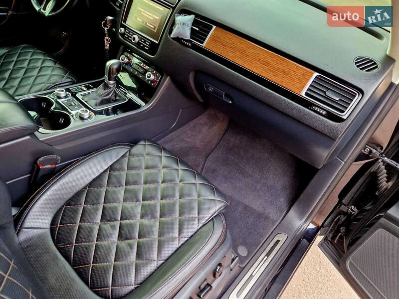 Внедорожник / Кроссовер Volkswagen Touareg 2016 в Шостке