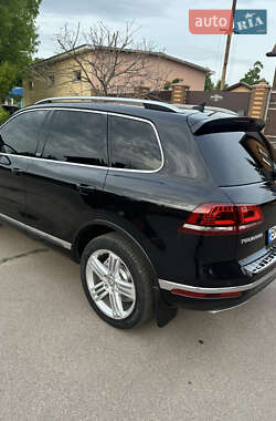 Позашляховик / Кросовер Volkswagen Touareg 2016 в 