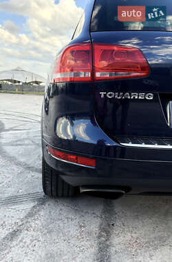 Внедорожник / Кроссовер Volkswagen Touareg 2012 в Киеве