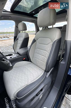 Внедорожник / Кроссовер Volkswagen Touareg 2024 в 