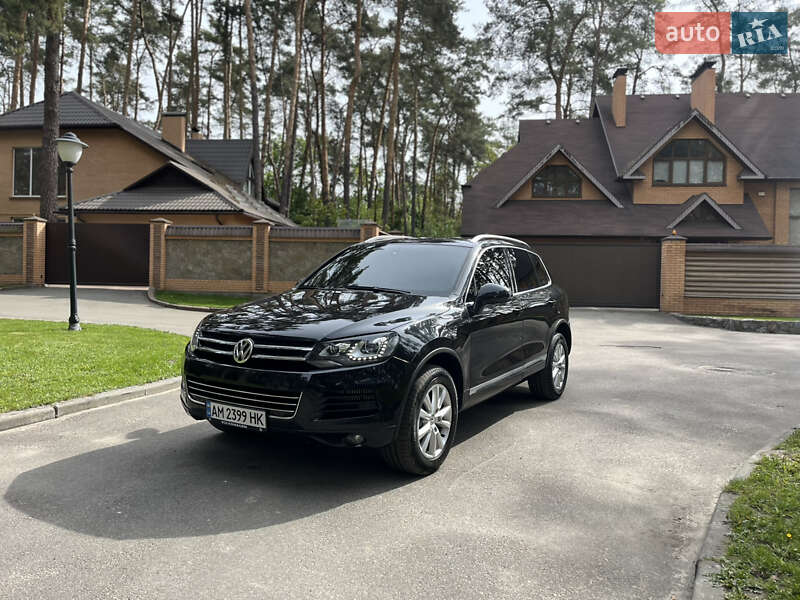 Внедорожник / Кроссовер Volkswagen Touareg 2012 в 