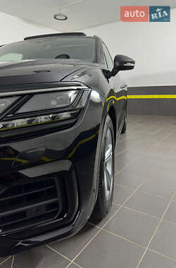 Внедорожник / Кроссовер Volkswagen Touareg 2019 в 