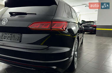 Внедорожник / Кроссовер Volkswagen Touareg 2019 в 