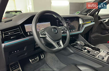 Внедорожник / Кроссовер Volkswagen Touareg 2019 в 