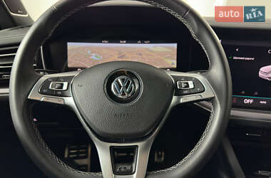 Внедорожник / Кроссовер Volkswagen Touareg 2019 в 