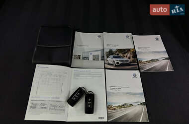 Внедорожник / Кроссовер Volkswagen Touareg 2019 в 