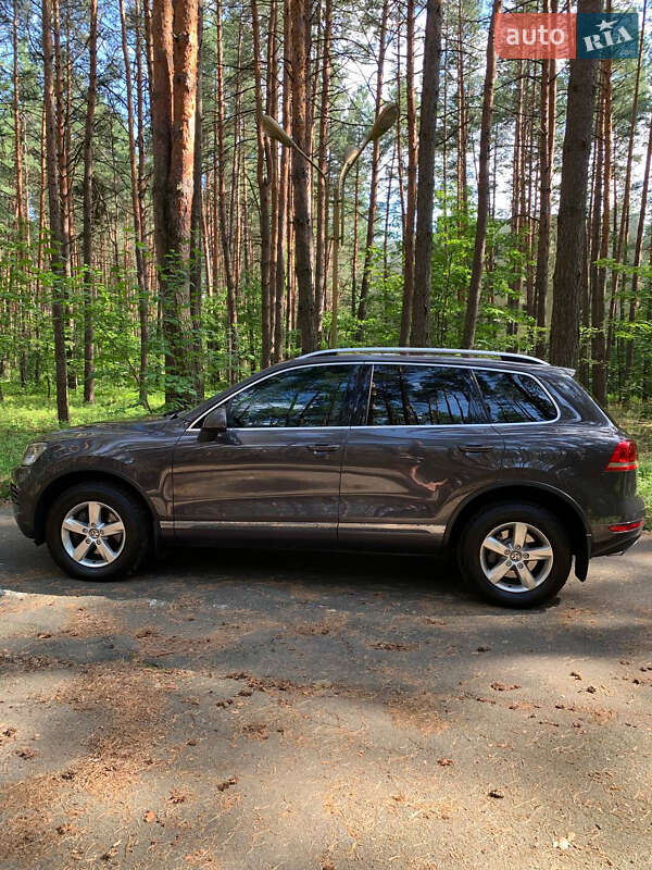 Внедорожник / Кроссовер Volkswagen Touareg 2011 в Львове