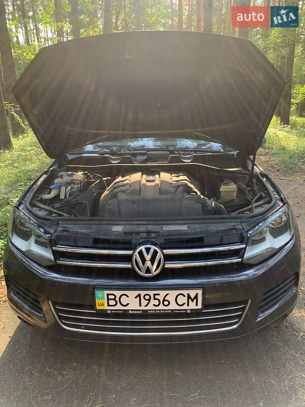 Внедорожник / Кроссовер Volkswagen Touareg 2011 в Львове