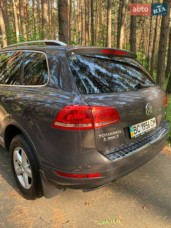 Внедорожник / Кроссовер Volkswagen Touareg 2011 в Львове