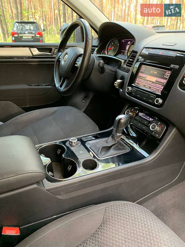 Внедорожник / Кроссовер Volkswagen Touareg 2011 в Львове