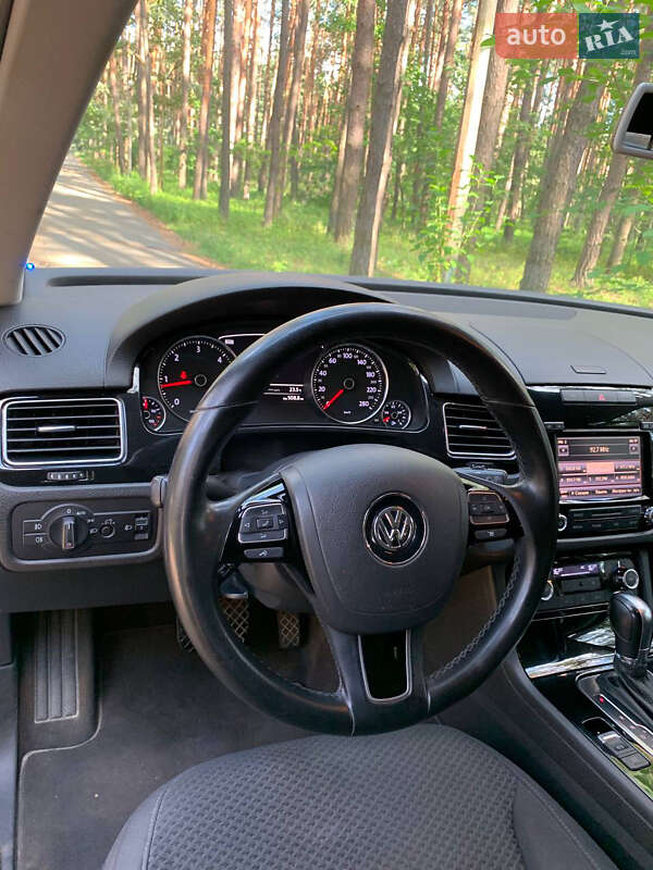 Внедорожник / Кроссовер Volkswagen Touareg 2011 в Львове