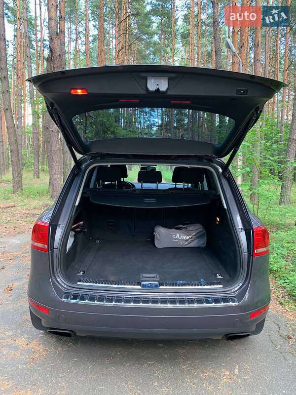 Внедорожник / Кроссовер Volkswagen Touareg 2011 в Львове