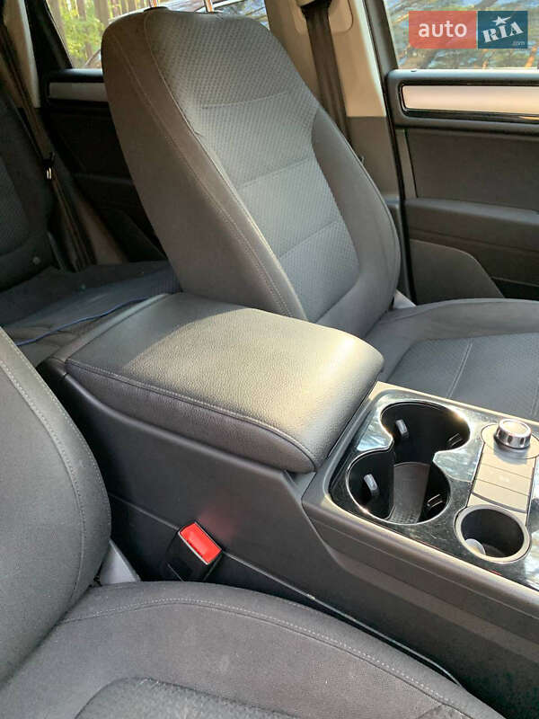 Внедорожник / Кроссовер Volkswagen Touareg 2011 в Львове