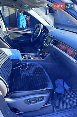 Внедорожник / Кроссовер Volkswagen Touareg 2011 в 
