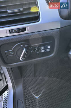 Внедорожник / Кроссовер Volkswagen Touareg 2011 в 
