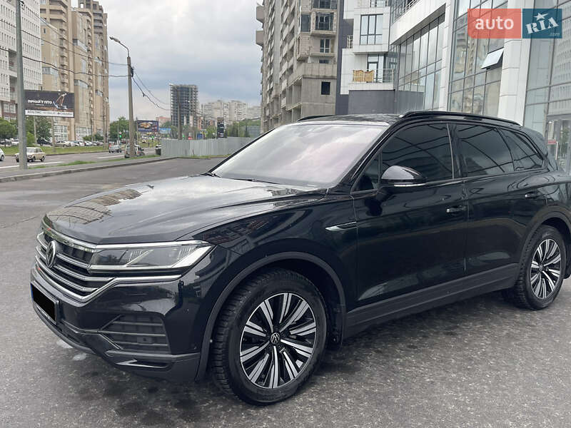 Позашляховик / Кросовер Volkswagen Touareg 2021 в Харкові