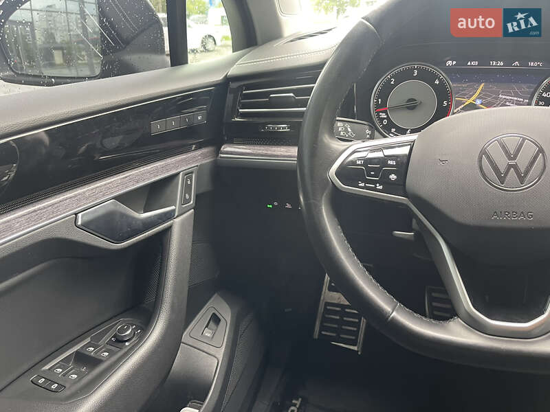 Позашляховик / Кросовер Volkswagen Touareg 2021 в Харкові