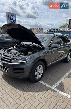 Внедорожник / Кроссовер Volkswagen Touareg 2013 в 