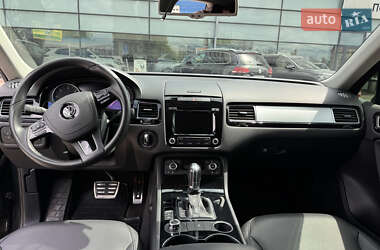 Внедорожник / Кроссовер Volkswagen Touareg 2013 в 