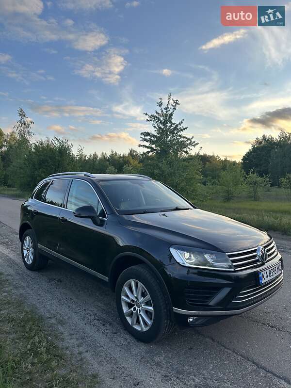Позашляховик / Кросовер Volkswagen Touareg 2017 в Києві