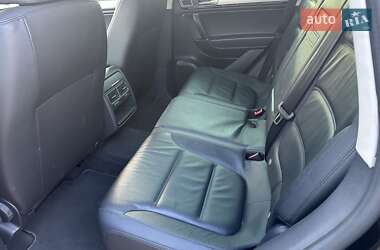 Позашляховик / Кросовер Volkswagen Touareg 2017 в 