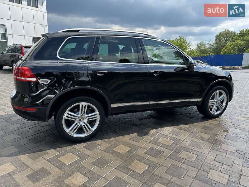 Позашляховик / Кросовер Volkswagen Touareg 2011 в Хмельницькому