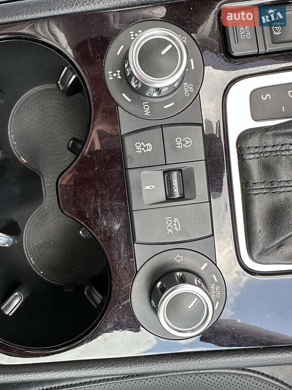 Позашляховик / Кросовер Volkswagen Touareg 2011 в Хмельницькому