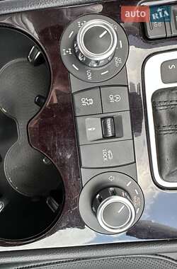 Внедорожник / Кроссовер Volkswagen Touareg 2011 в 
