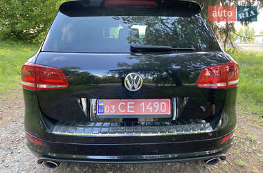 Позашляховик / Кросовер Volkswagen Touareg 2014 в 
