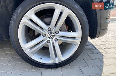 Позашляховик / Кросовер Volkswagen Touareg 2014 в 